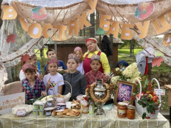 Осенние ярмарки: семьи ВОРДИ Шелехов продают пироги и поделки